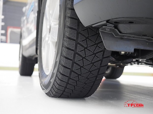 Bridgestone Blizzak DM-V2 winter tire