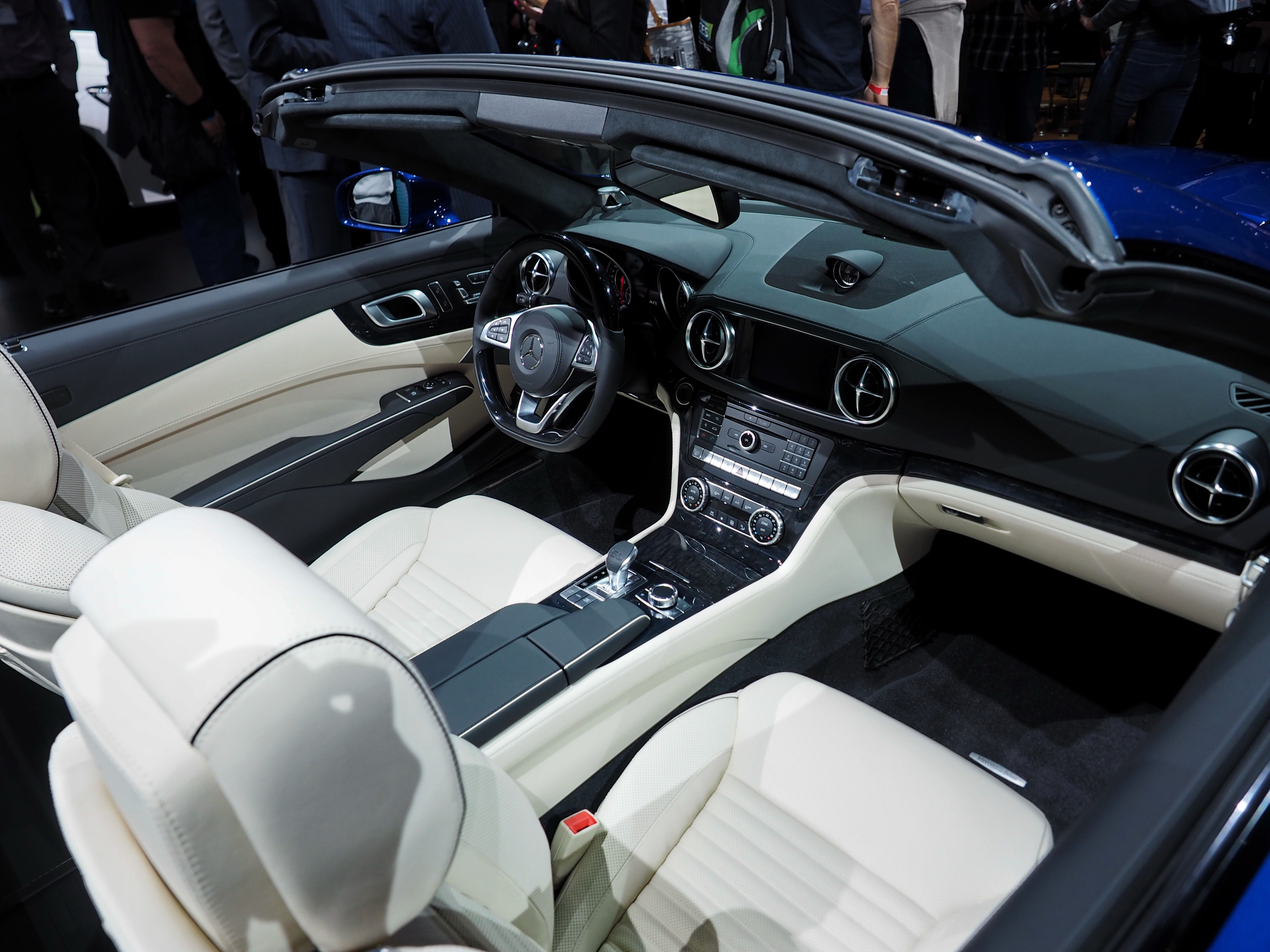 2017 Mercedes-Benz SL World Debut - 2015 L.A. Auto Show - The Fast ... 2017 Mercedes-Benz SL World Debut - 2015 L.A. Auto Show - The Fast ...