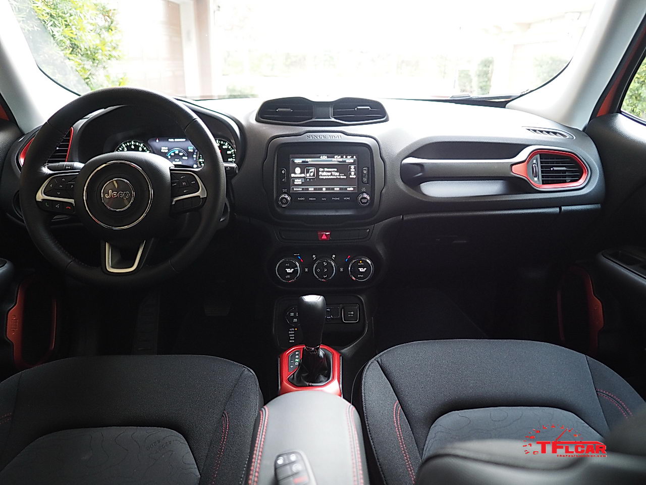 2016 Jeep Renegade: Rugged Off-Roader Fitted in Small ...