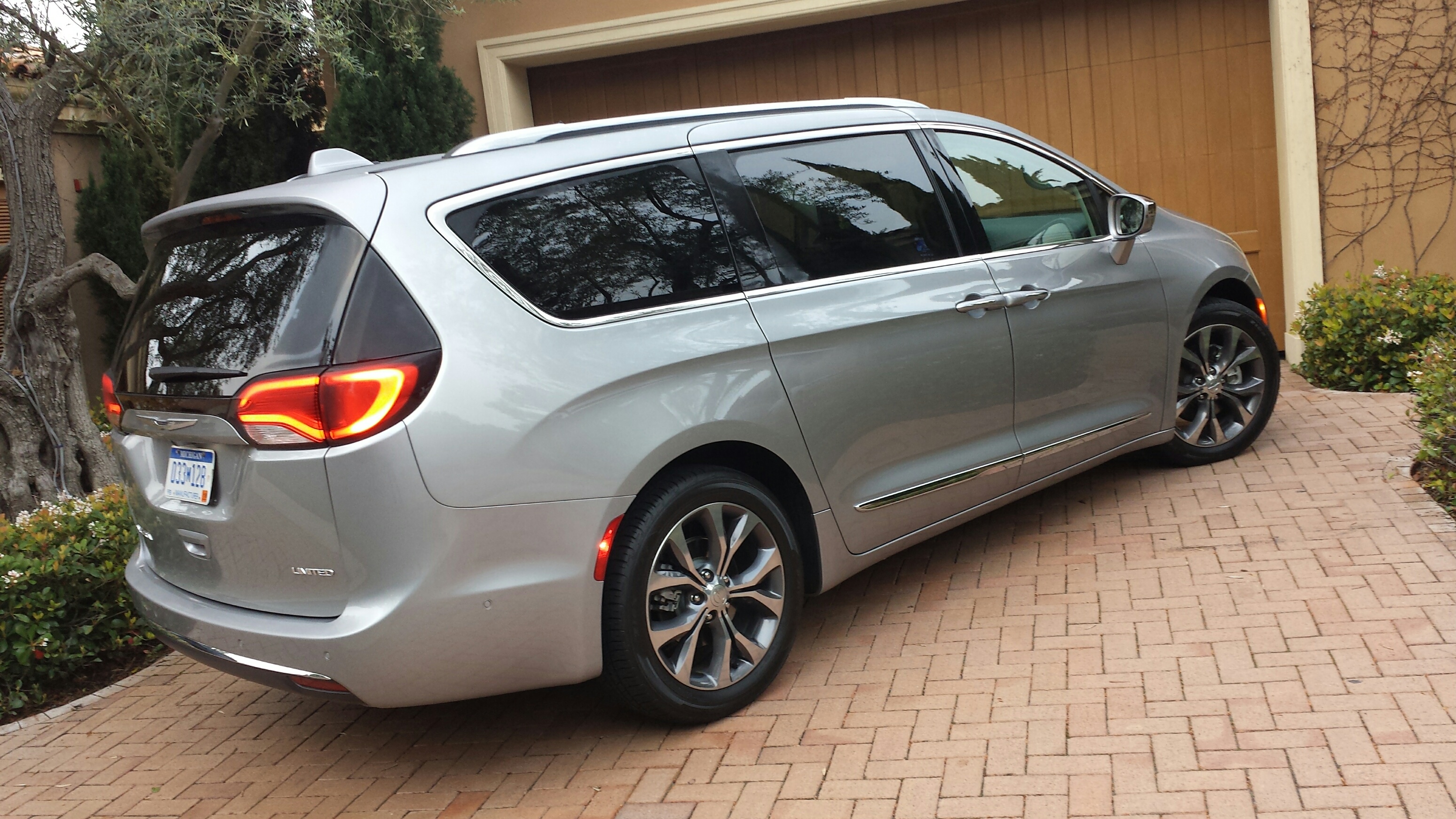 2017 Chrysler Pacifica First Drive Review [Video] The