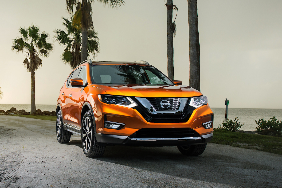 Refreshed 2017 Nissan Rogue And All New Hybrid Debut In Miami Nissan Estimates The Hybrid Fwd At 33 Mph City And 35 Mpg On Highway Awd Should Come In 31 34
