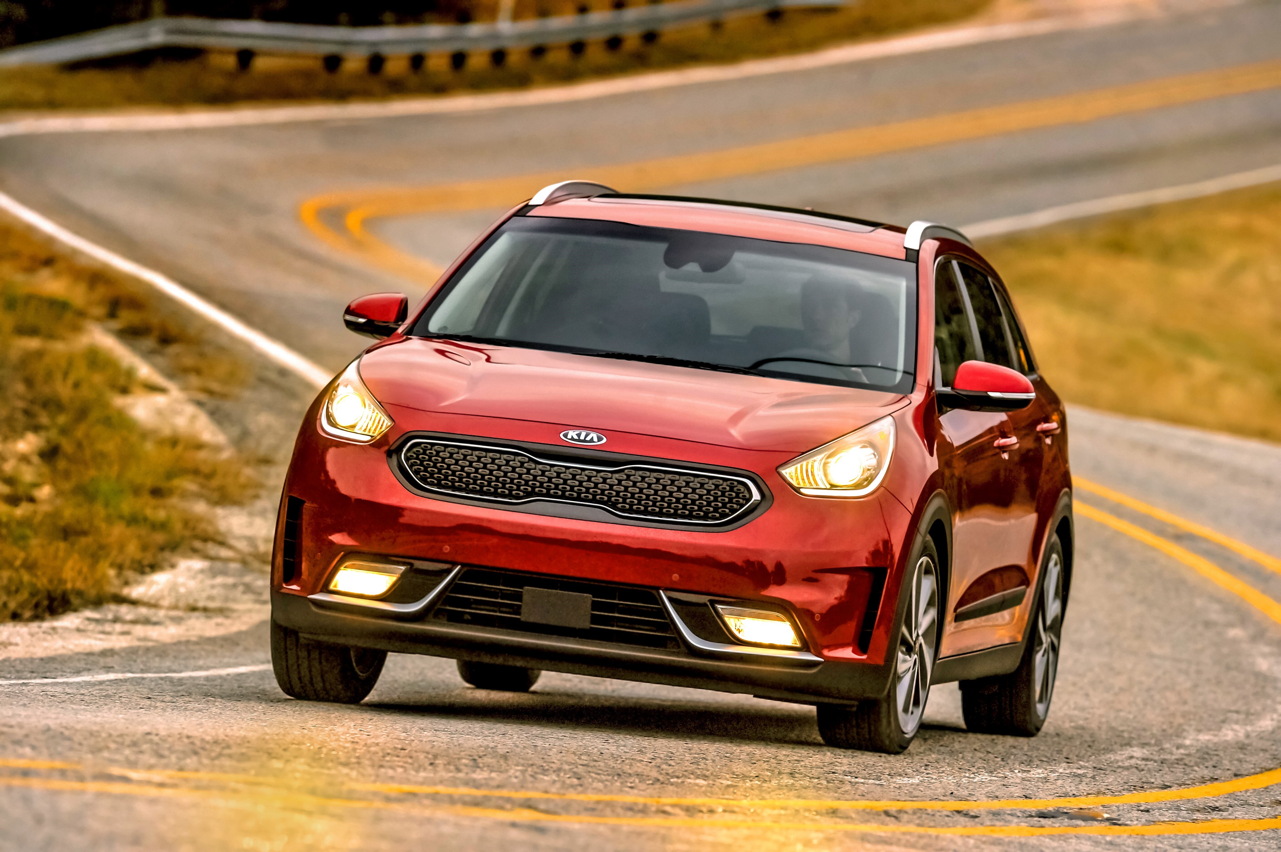 Can The 2017 Kia Niro Hybrid Help Set New Standard For This Is Not Kia S First Step Into The Complicated World Of Hybrid And Electric Vehicles Their Attempt Came In Form 2017 Soul Ev