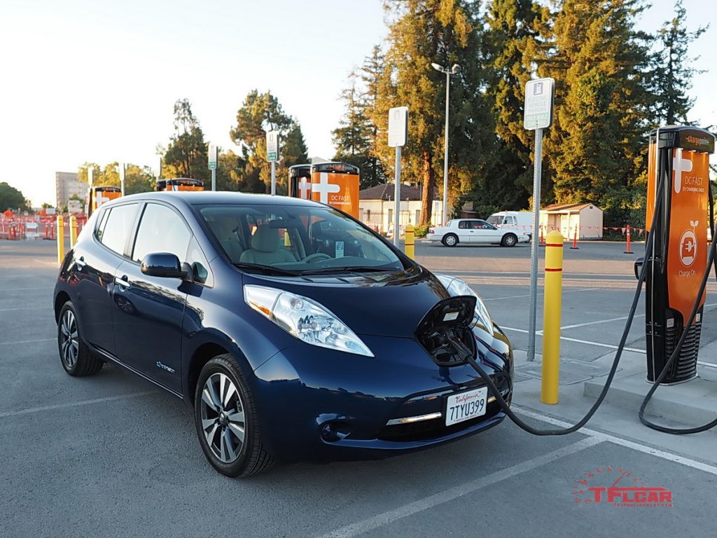 2017 nissan leaf recharging at ChargePoint DC fast charging station