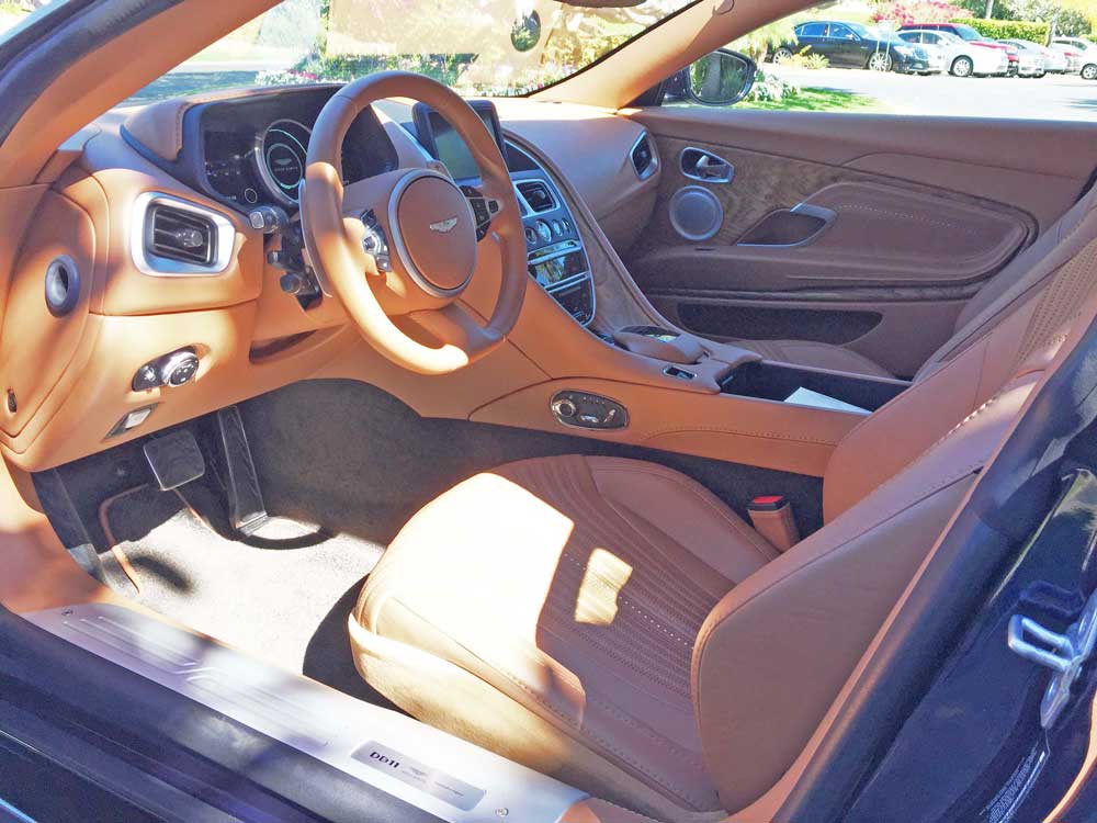 Aston-Martin-DB11-V8-Int