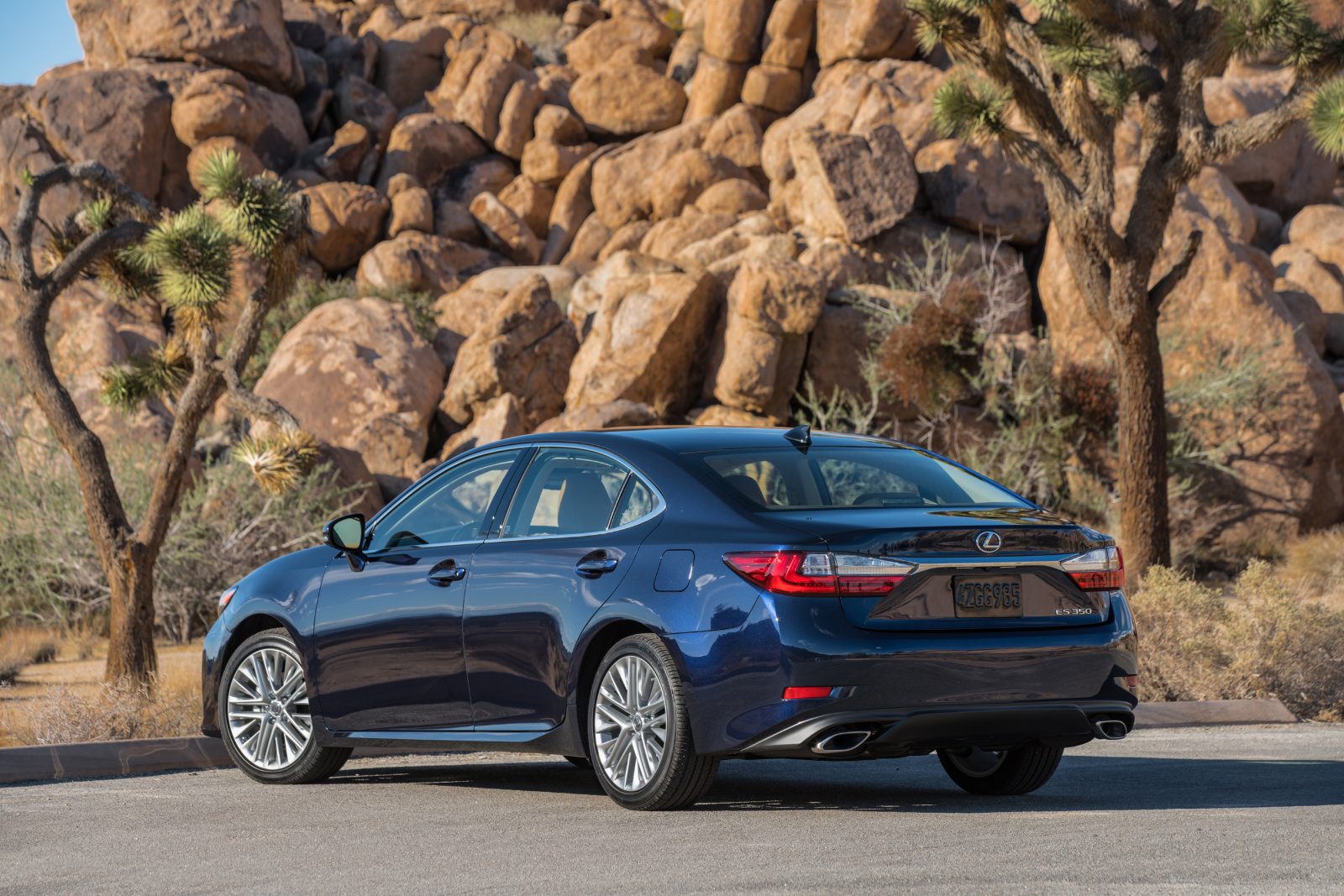 2018 Lexus ES 350: As Smooth, Quiet and Comfortable As You'd Expect