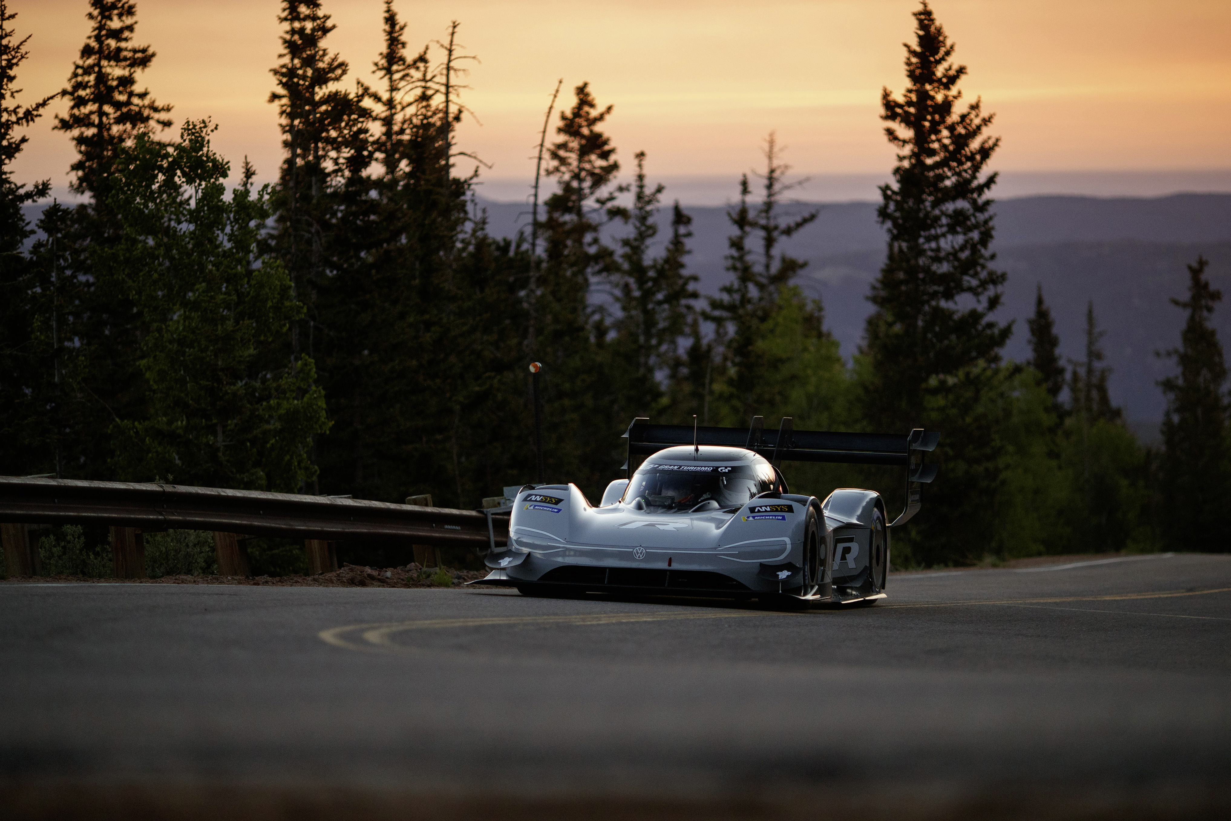 Electric Volkswagen I D R Sets Fastest Time In Pikes Peak Electric Volkswagen I D R Sets Fastest Time In Pikes Peak Qualifying Session News