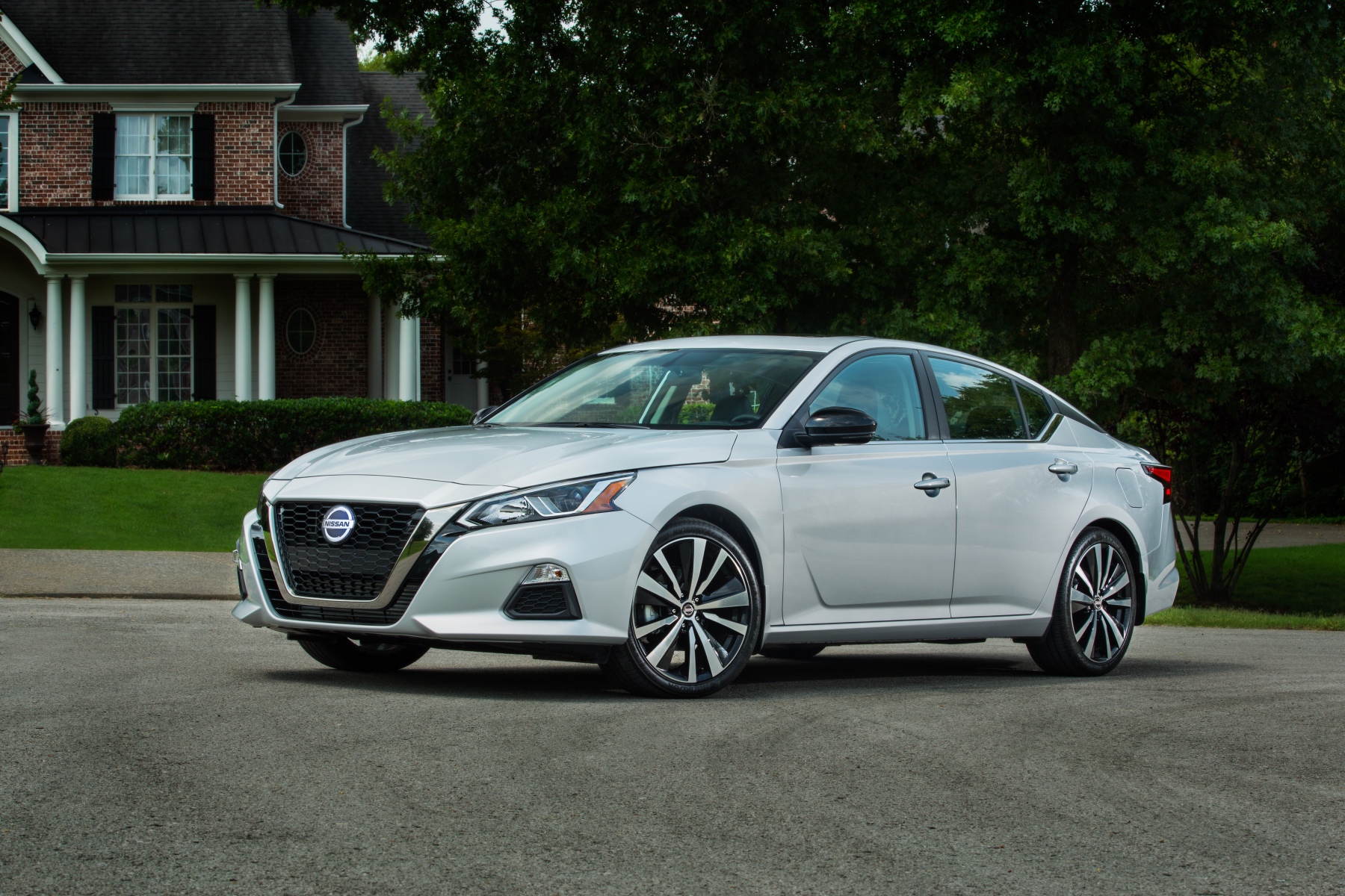 2019 Nissan Altima: Mixing Up the Sedan Formula with a ...