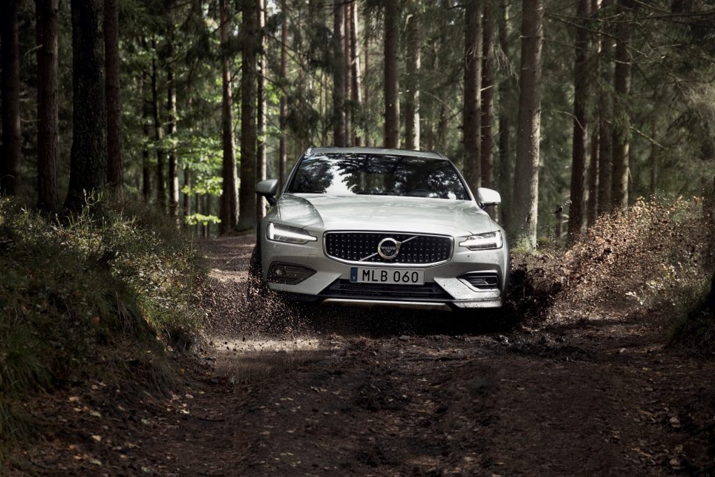 2019 Volvo V60 Cross Country revealed