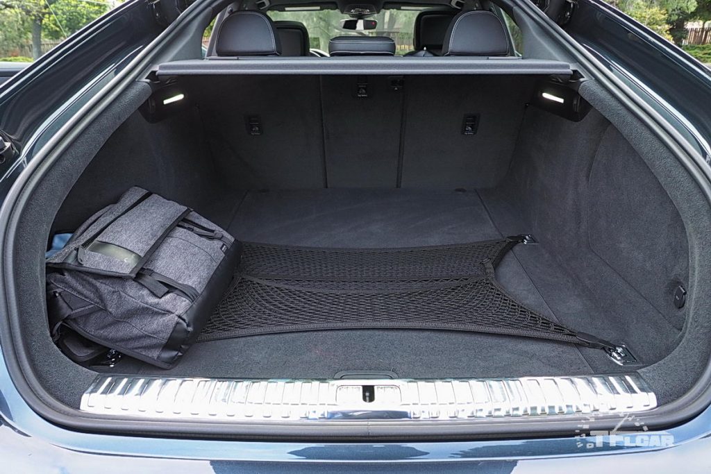 view of rear cargo area of 2019 audi a7