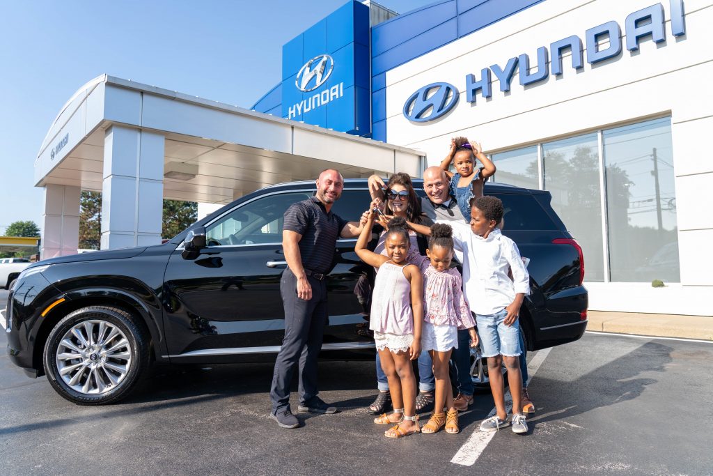 2020 Hyundai Palisade - Hyundai donates Palisade to family who adopts four children